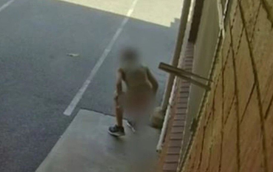恶心！澳女4次在诊所外大便，监控拍下尴尬瞬间（组图） - 4