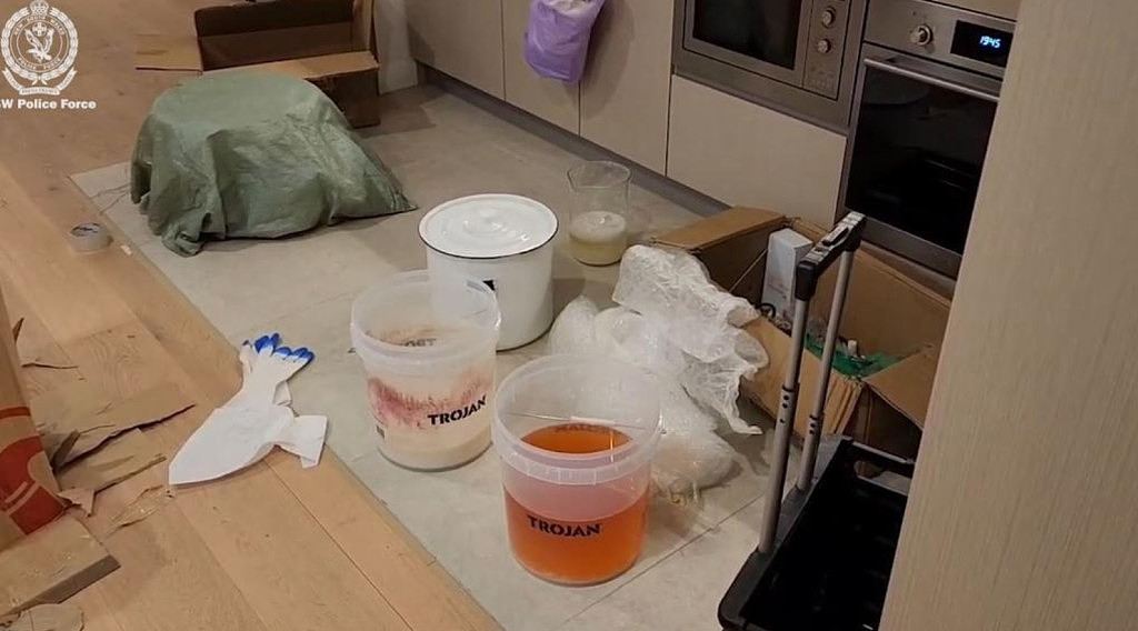 警方捣毁悉尼制毒窝点！逮捕3名华男，缴获大量毒品及制毒设备（组图） - 2
