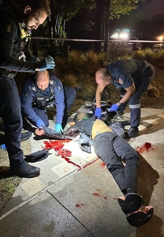 可怕!澳外卖骑手惨遭伏击,全身多处被刺伤,血流一地(组图) - 3