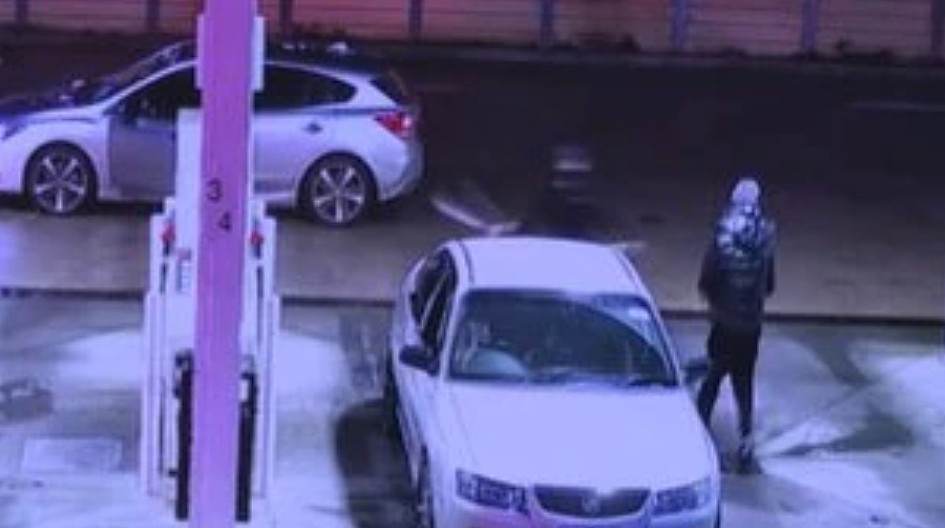 墨尔本又双叒发生砍刀袭击!18岁男子在加油站被砍伤,肇事者仍在逃(组图) - 2