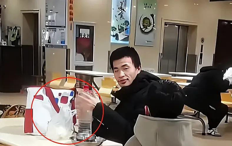 评论韦东奕“学海无牙苦嘬粥”的，是我见过最恶心的抖机灵（视频/组图） - 9