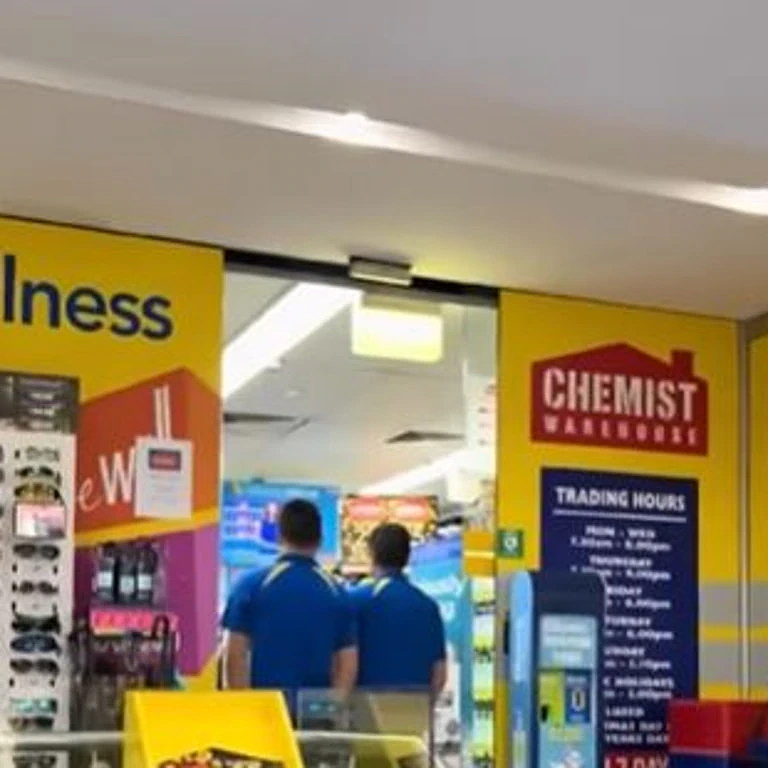 遭遇店内盗窃，澳洲CW店员上演教科书拦贼！网友纷纷点赞（视频/组图） - 4