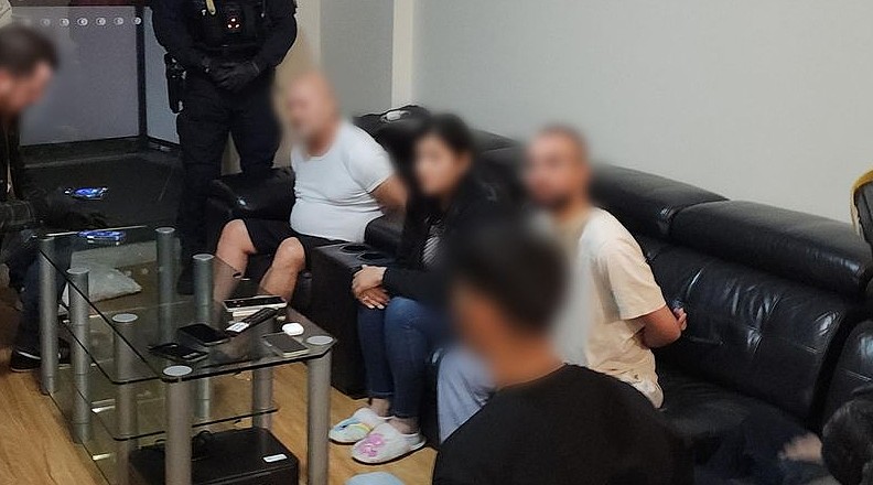 警方突袭悉尼公寓！缴获大量毒品和现金，一检测却傻眼了，竟是...（组图） - 2