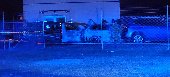 珀斯突发可疑大火，烧毁多辆车，警方正紧急调查！（组图） - 3