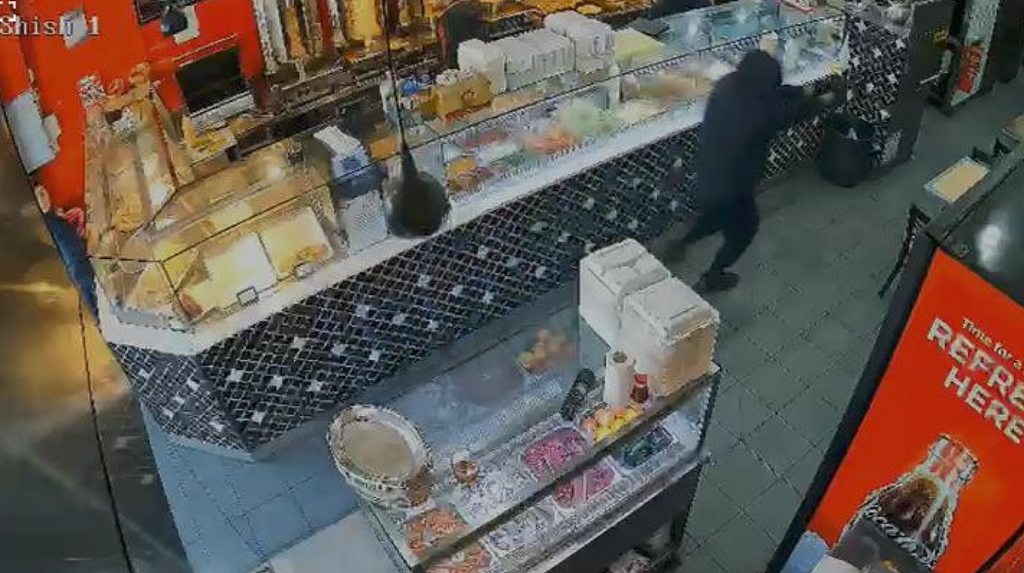 视频曝光!悉尼Auburn枪击案惊魂一刻,3人中弹,路人四处奔逃(视频/组图) - 3