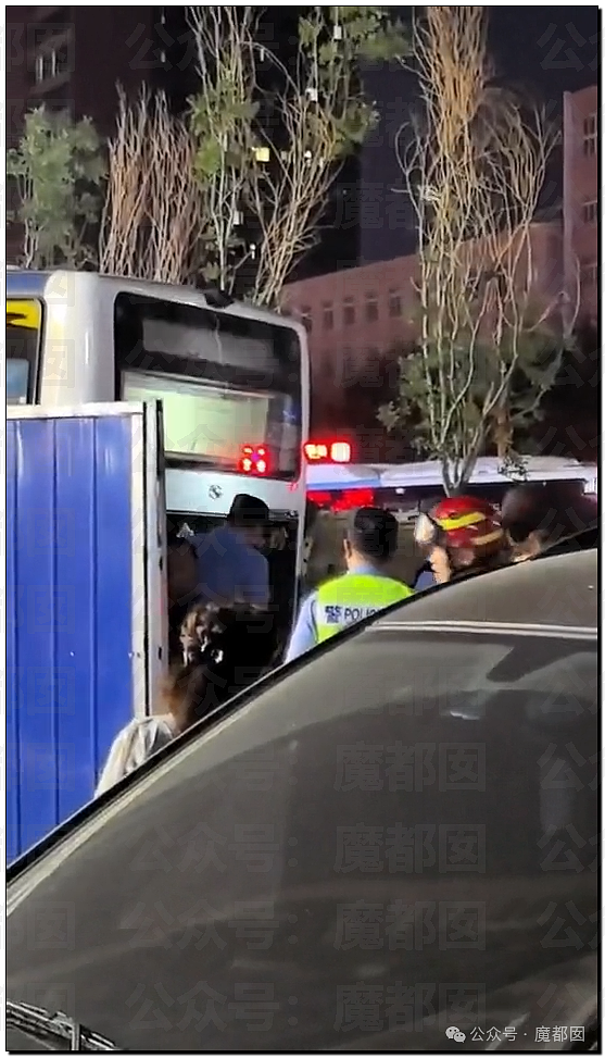 热搜第一！沈阳公交失控连撞多车，已致2死16伤！血腥场面惨不忍睹，目击者：太惨了，太惨了（视频/组图） - 19