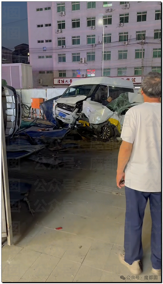 热搜第一！沈阳公交失控连撞多车，已致2死16伤！血腥场面惨不忍睹，目击者：太惨了，太惨了（视频/组图） - 17