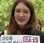中国男孩成了香饽饽！大批洋妞涌入中国相亲角，“不收彩礼还会做饭”！大龄剩女怒了：滚出中国…（组图）