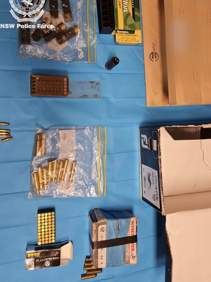新州警方突击搜查，缴获大量强制毒品，26岁男子面临多项重罪指控（组图） - 5
