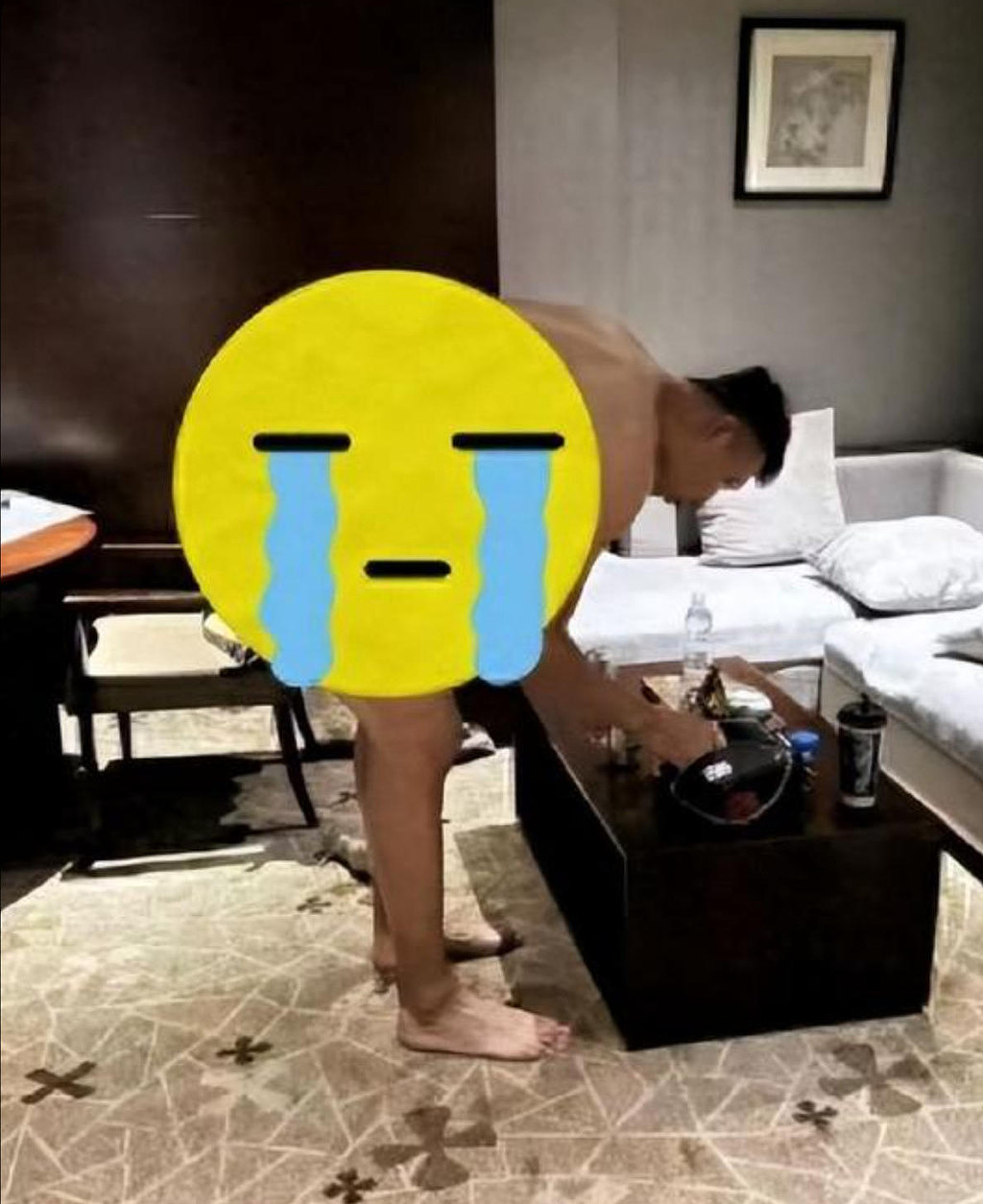 疑嫖娼风波未平，央视取消播出易建联专访！曾被曝嫖宿“女装大佬”（视频/组图） - 1