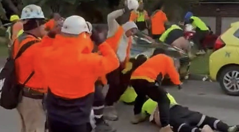 全部解雇!悉尼建筑工地数十人群殴,工人持安全帽互斗,两男子送医(视频/图) - 1