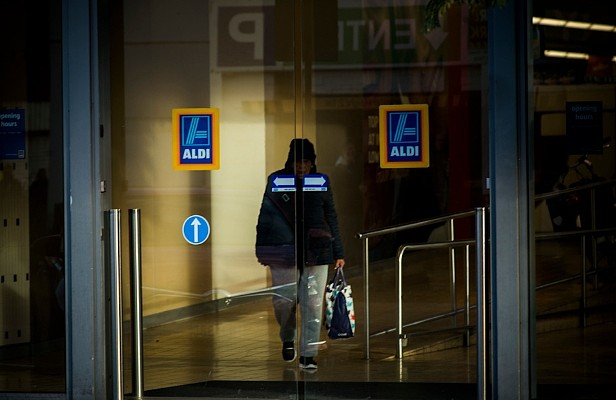钱包有救啦!澳洲超市巨头再掀价格战,Aldi、Coles和Woolies数百款产品降价(图) - 2