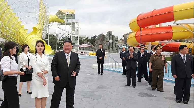 朝鲜一旅游区竣工,金正恩携女儿出席典礼剪彩(图) - 1