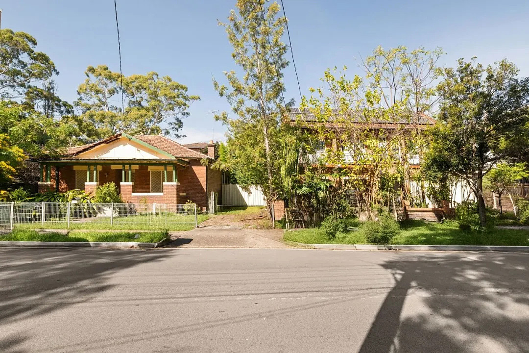 不可多得的高回报低风险投资!Burwood 核心614㎡地块,含两套独立住宅|3:1容积率|指导价仅$465万! - 2
