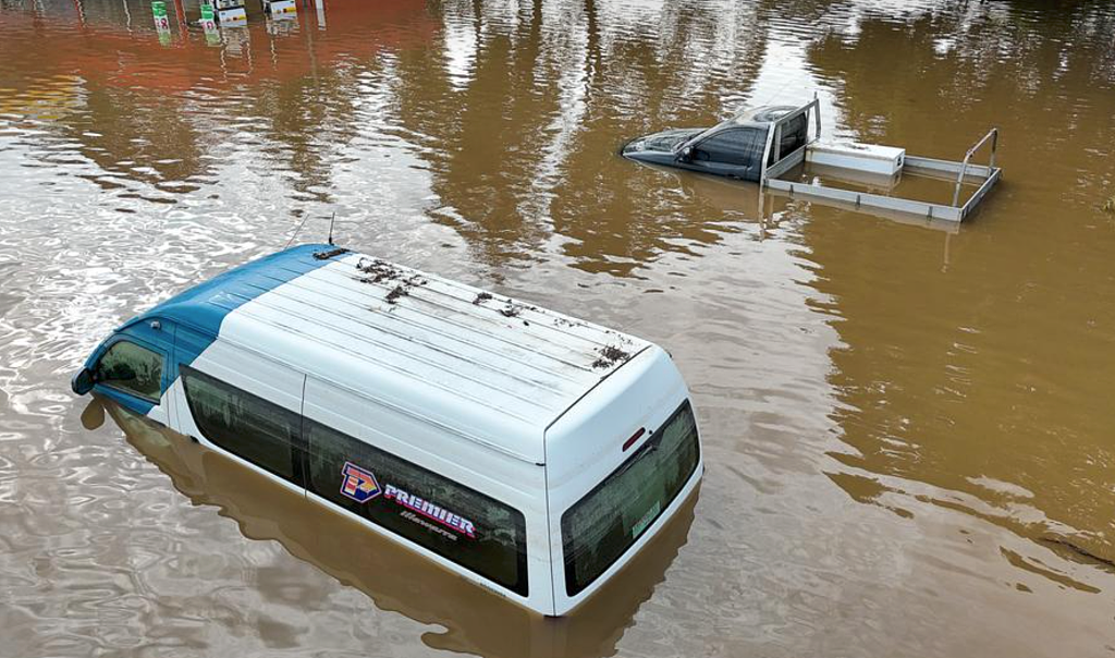 警报拉响!新州居民严阵以待,极端“炸弹气旋”来袭,暴雨狂风...(组图) - 3