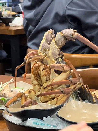悉尼餐厅“活吃龙虾”惹争议,食客直呼“好吃”!网友却怒批:太残忍(视频/组图) - 3