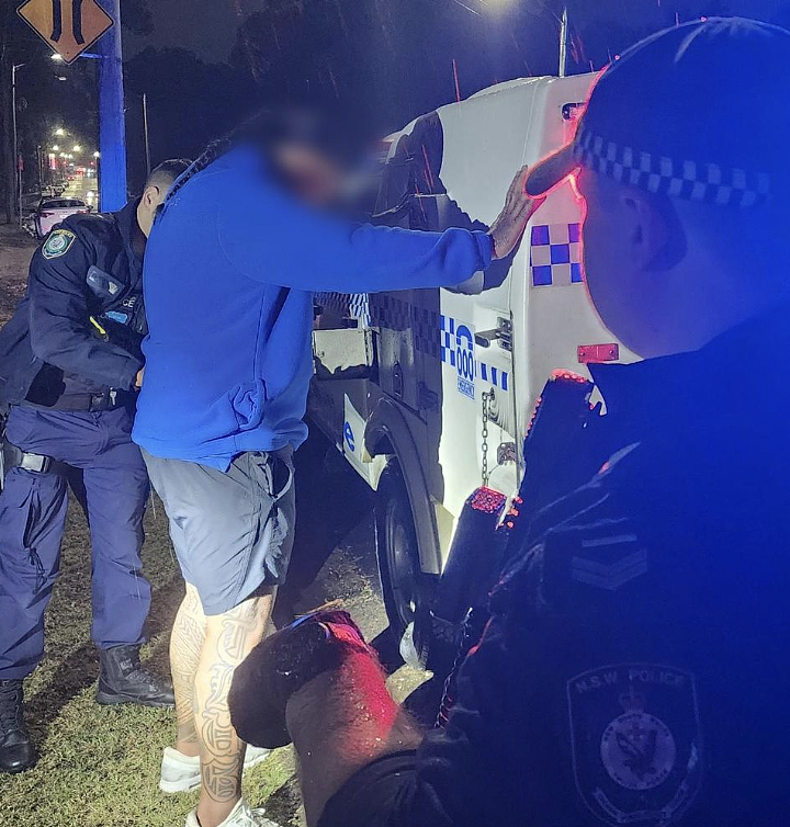 重拳出击！新州警方突袭Finks摩托党，缴获毒品武器逮捕三人（组图） - 3