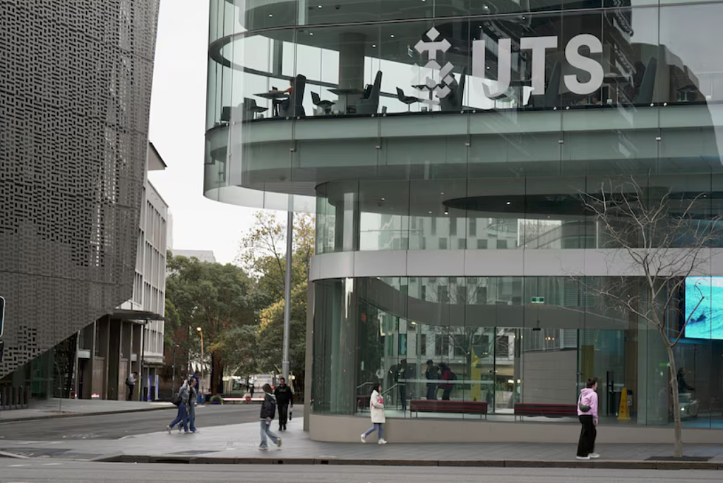 高校爆发失业潮!UTS将裁掉超400个岗位,员工噤若寒蝉(组图) - 3