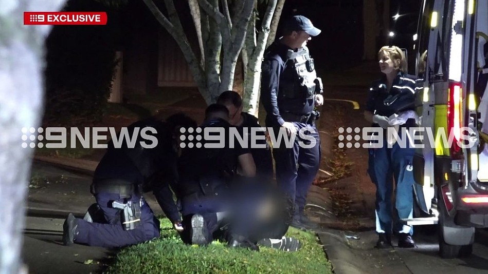 澳2青少年盗走奔驰车，撞上拖车后逃跑！已被警方逮捕（组图） - 2