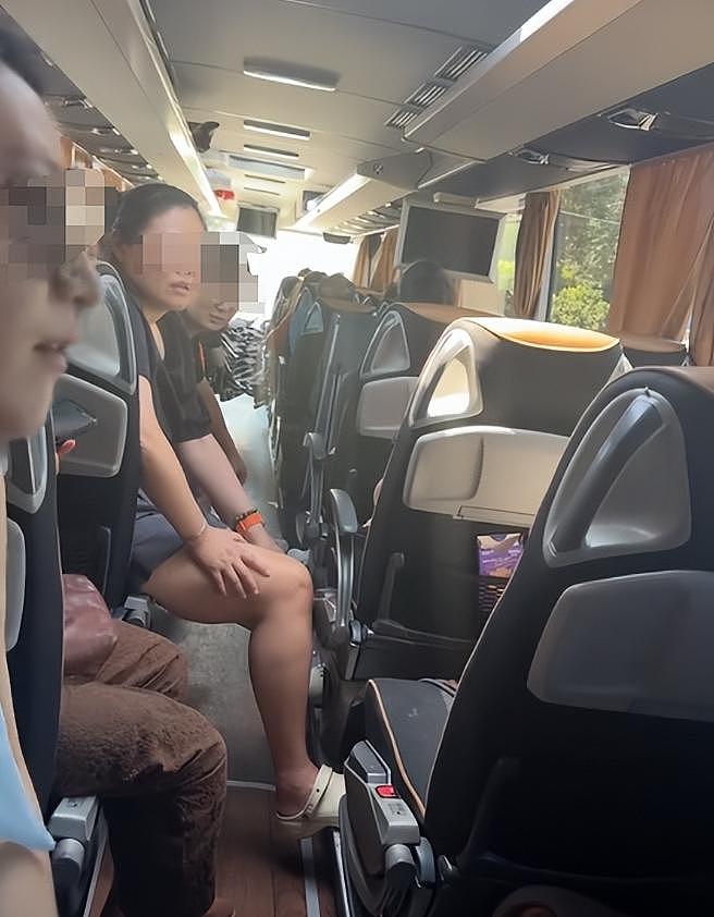 中国旅行团在意大利被洗劫!游客都懵了:吃饭20来分钟,回来大巴车内财物全没了,损失好几十万(视频/组图) - 5