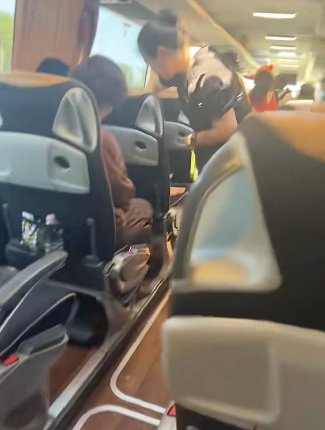 中国旅行团在意大利被洗劫!游客都懵了:吃饭20来分钟,回来大巴车内财物全没了,损失好几十万(视频/组图) - 15