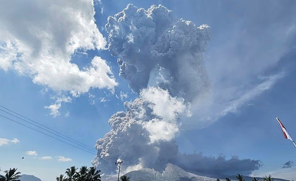 印尼火山爆发，大量航班被迫取消！数百澳人受到影响（组图） - 4