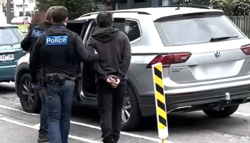 从抗议到骚乱：墨尔本市中心餐厅成袭击目标，警方火速逮捕3名涉案者（组图） - 2
