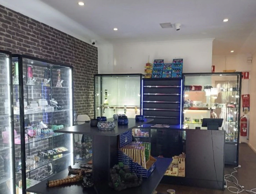 新州烟草店“先开业后审批”引众怒,居民担忧teenager健康影响(组图) - 4
