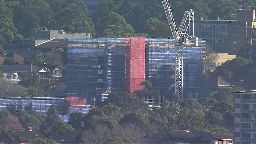 澳工地突发坠楼事故，1人重伤送医！（图） - 2