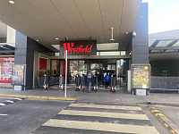 Westfield发生持刀伤人，至少1人送医