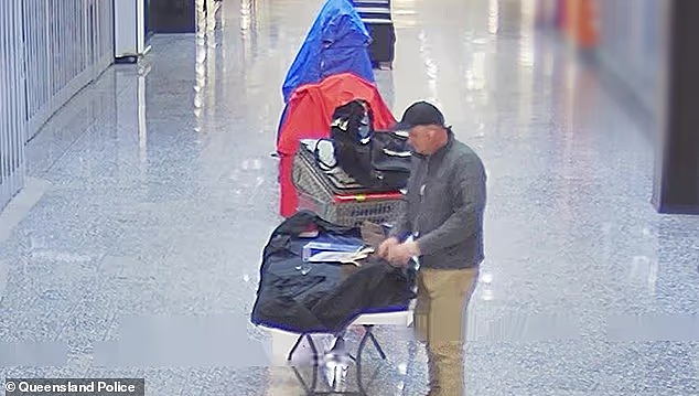 澳购物中心离奇盗窃案，男子淡定偷走53只鞋，全是右脚！店主都懵了...（视频/组图） - 5