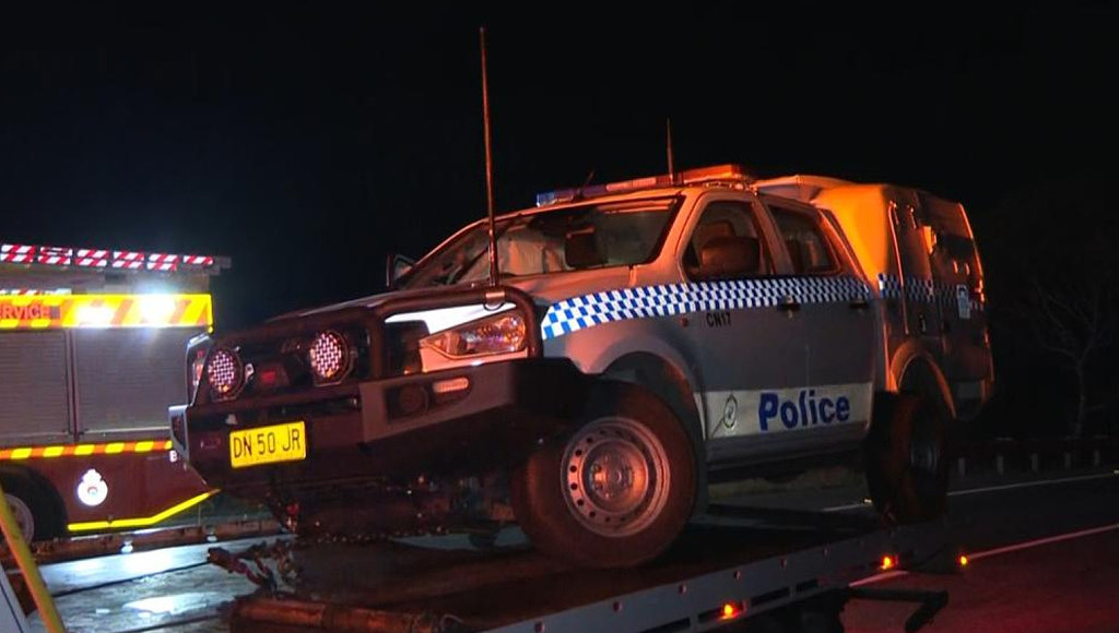 悉尼街头2警车相撞！车头被撞烂，被追的司机还跑了（组图） - 2