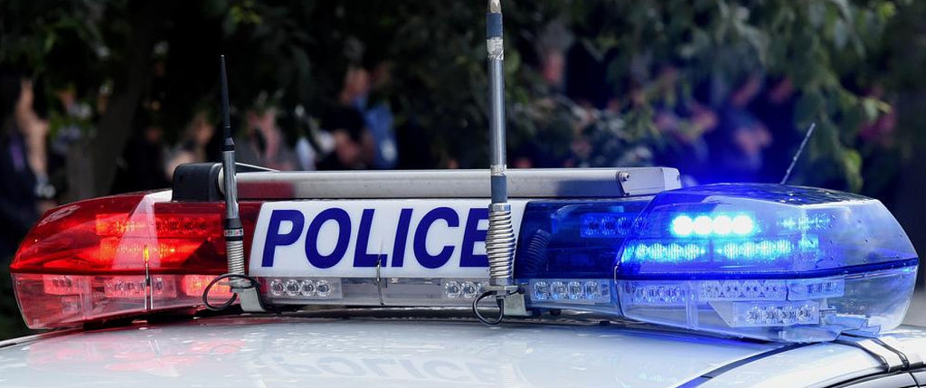 澳购物中心惊现持刀少年！衣里藏刀引警方追捕，好在有惊无险（图） - 2