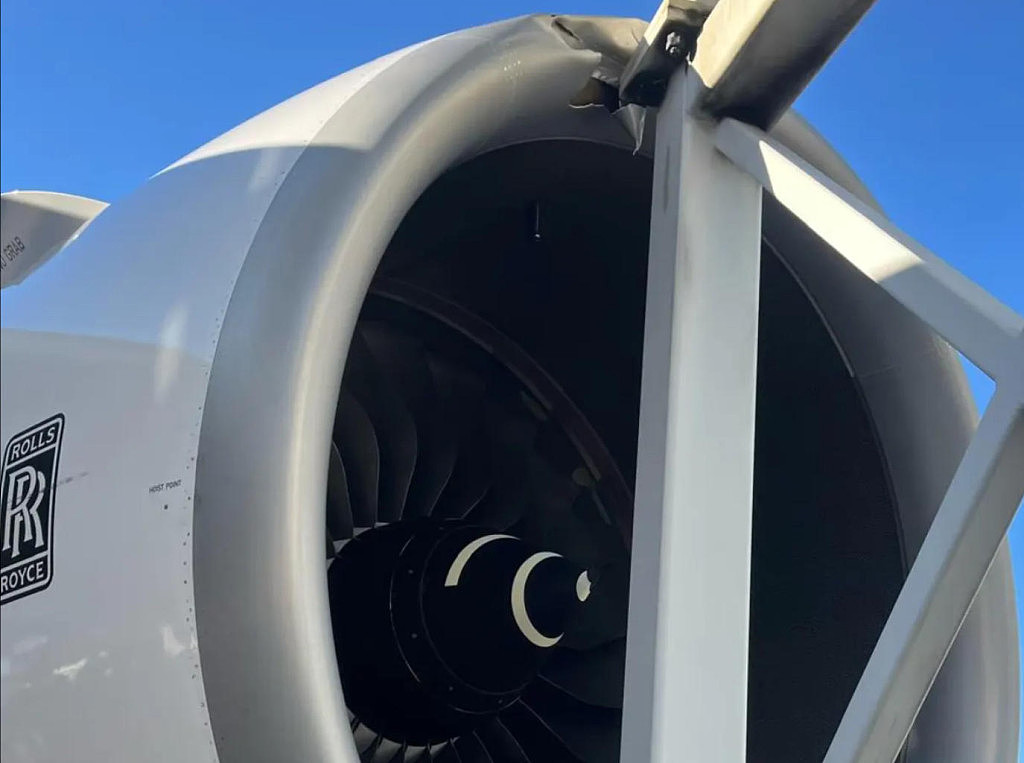 突发！澳航A380撞上悉尼机场廊桥致航班延误，大量旅客受影响（组图） - 2