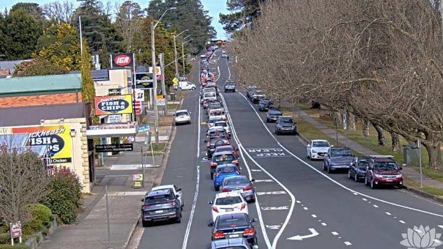 蓝山主干道汽摩相撞，双向封闭3小时致大堵车（组图） - 2