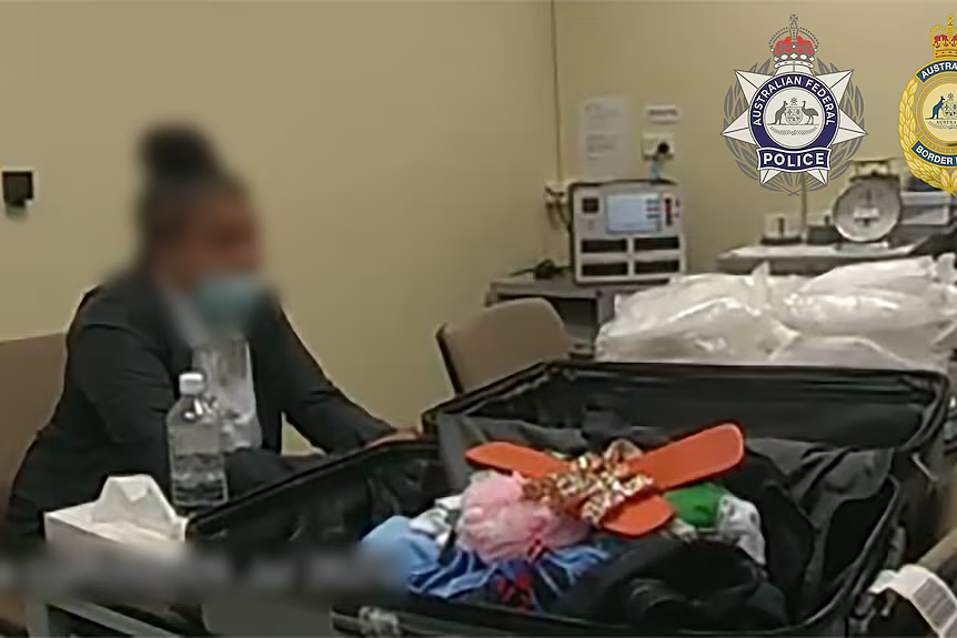 两妙龄女子飞抵澳洲被当场拦下，行李箱中搜出30斤冰毒！黑市价值$2900万（组图） - 3