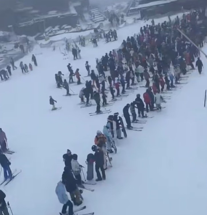 澳洲滑雪场人满为患！坐缆车要等1小时，交通和住宿都很贵（组图） - 2