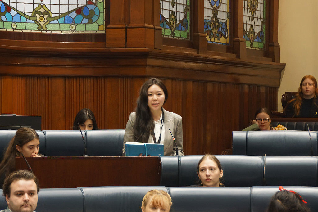 华裔女孩西澳议会激昂演讲，反对刻板印象：“大大方方拥抱中华文化！”（组图） - 1