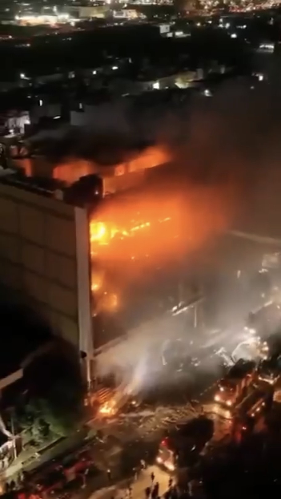 至少61死！伊拉克超市突发大火，恐怖画面曝光！据报开业仅5天（视频/组图） - 2