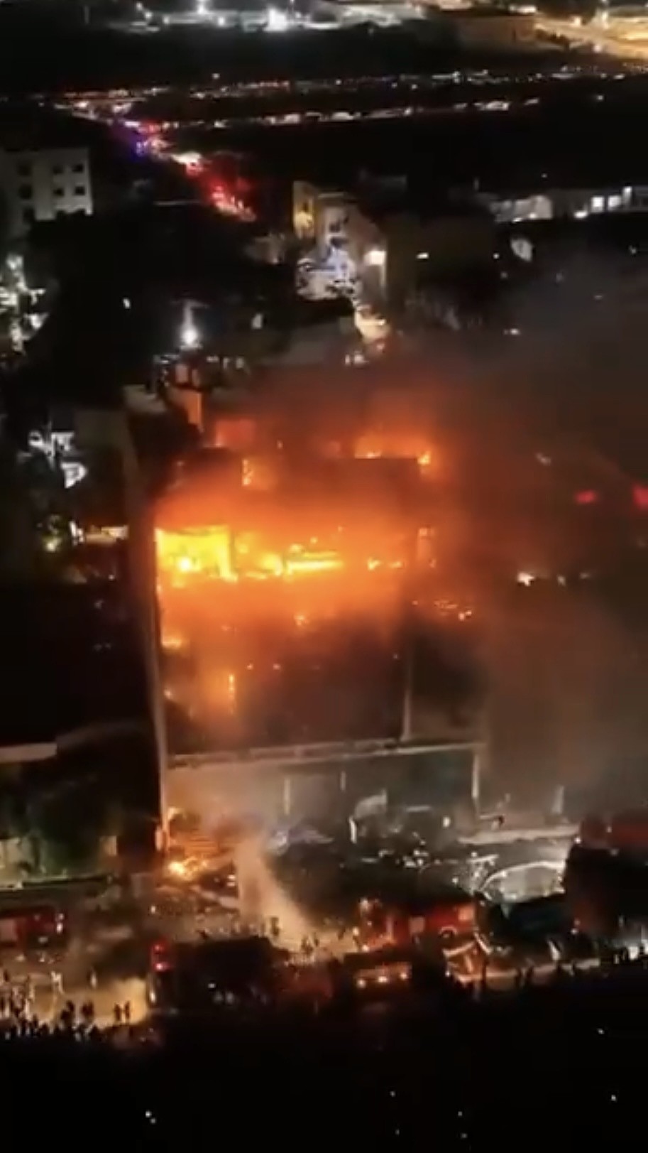 至少61死！伊拉克超市突发大火，恐怖画面曝光！据报开业仅5天（视频/组图） - 3