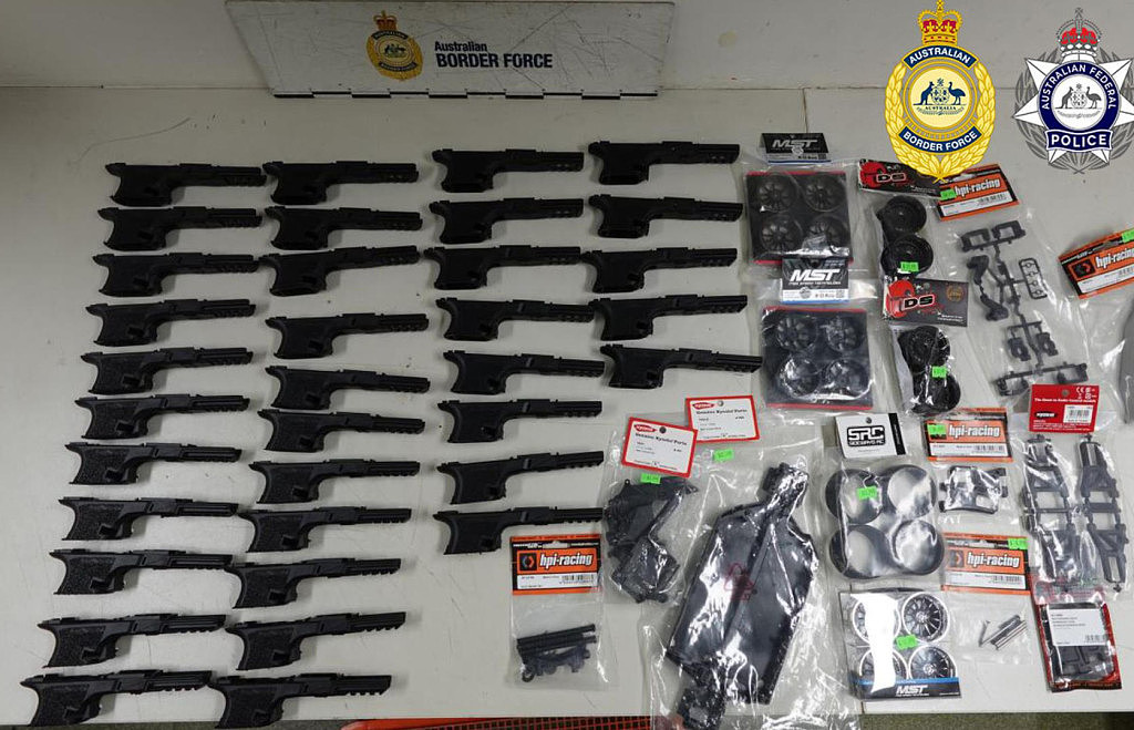 胆肥!男子托运9大包枪械零件入境澳洲被捕,原计划组装后$2万/把出售(组图) - 4