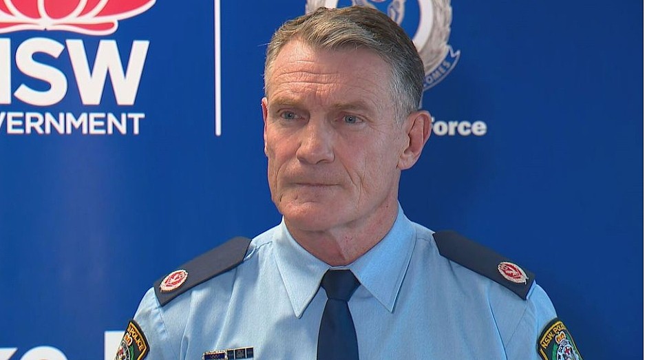 新州警方追捕引悲剧!摩托车撞上交通杆,20岁骑手当场死亡(组图) - 4