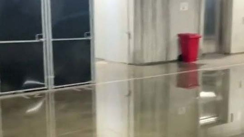澳公寓楼遭人恶意放水，整栋大楼秒变“水帘洞”！上百居民紧急疏散（组图） - 5