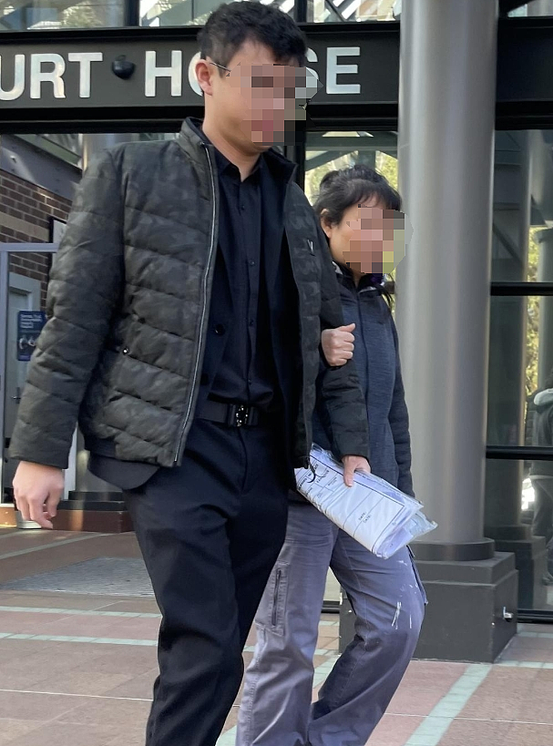 涉冒充中国警察,澳华男遭指控!还伪造证件,“私藏”大量子弹和枪支(组图) - 5