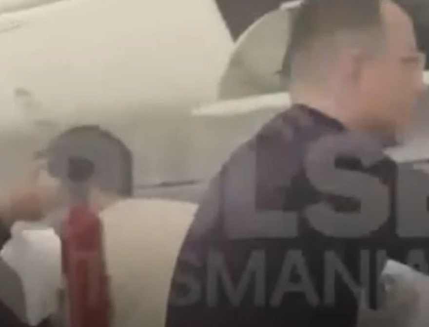 航空公司安全警报！锂电池又惹祸，维珍航班紧急降落（组图） - 4