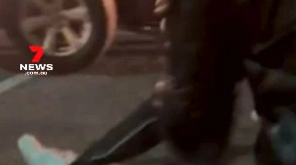 澳首府城市CBD出事！年轻tradie惨遭群殴，被打倒在地陷入昏迷（图） - 3