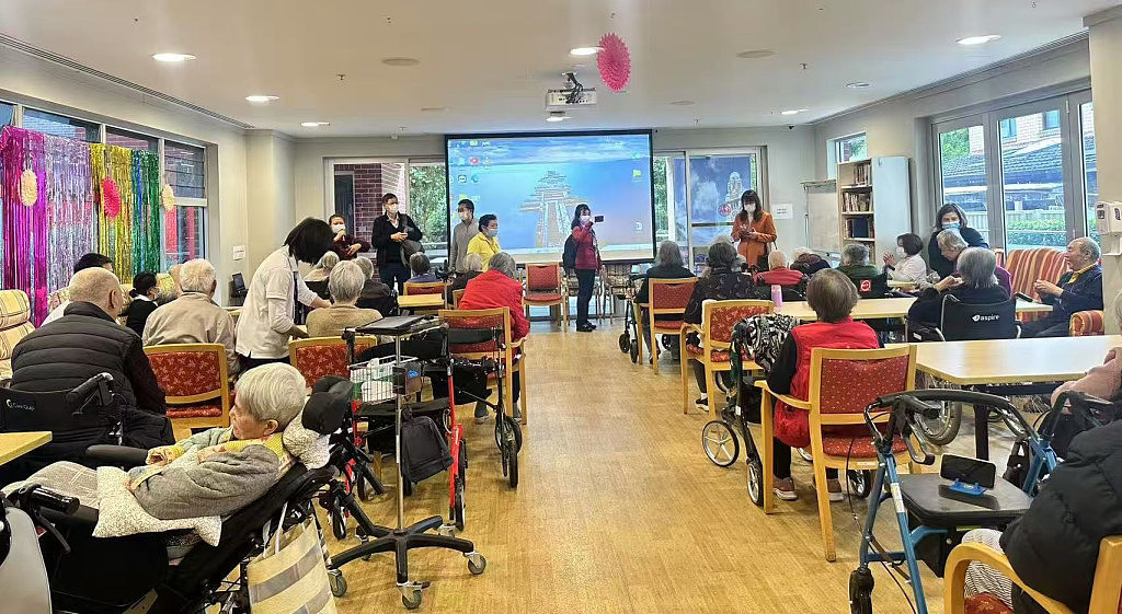 广州同乡总会访华人服务社颐养院 ,用歌声礼物给长者带来笑语暖人心(组图) - 3