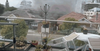 Burwood民宅突发大火，险引爆煤气罐！华人网友：家里全是焦味（视频） - 1