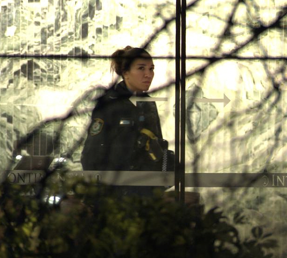悉尼洲际酒店血案:前台员工疑咖啡被下药,持剪刀狂刺经理15刀(组图) - 6