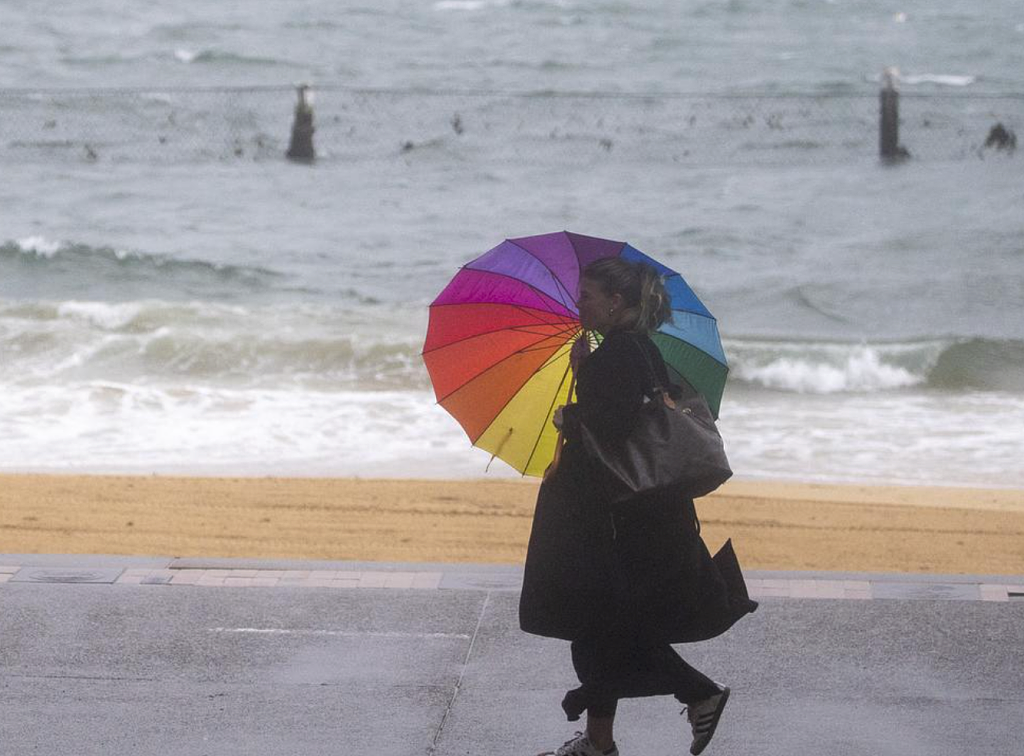 澳洲东海岸遭遇暴雨袭击！悉尼首当其冲，最高温仅15°C（组图） - 2